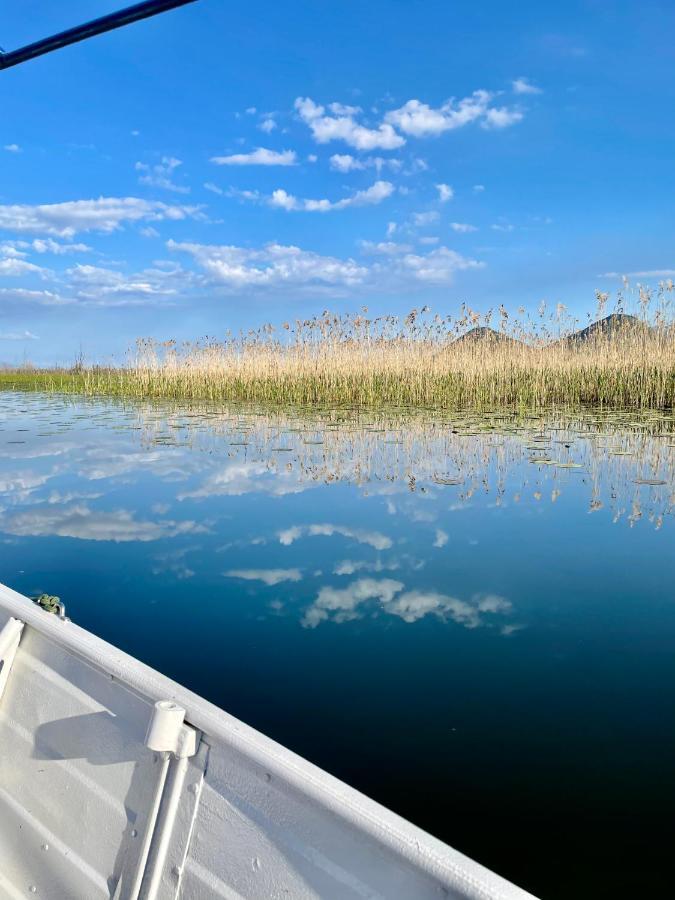 Вилла Lake House Puro Dodosi Экстерьер фото