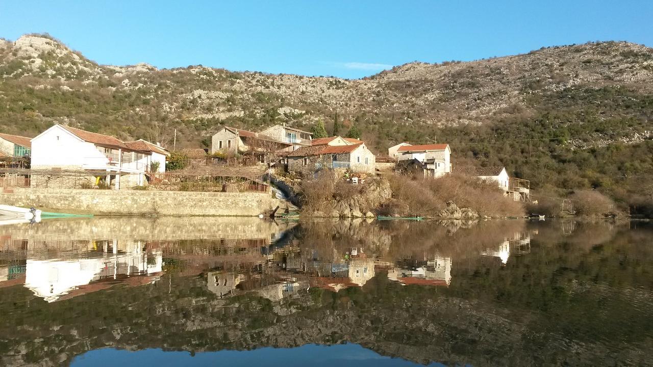 Вилла Lake House Puro Dodosi Экстерьер фото